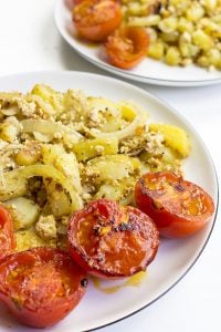 Vegan Breakfast Potatoes - 21 vegetarian recipes for students | hurrythefoodup.com