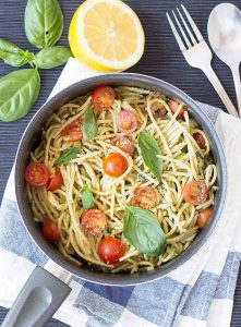 Quick and Creamy Avocado Pasta is ready | hurrythefoodup.com