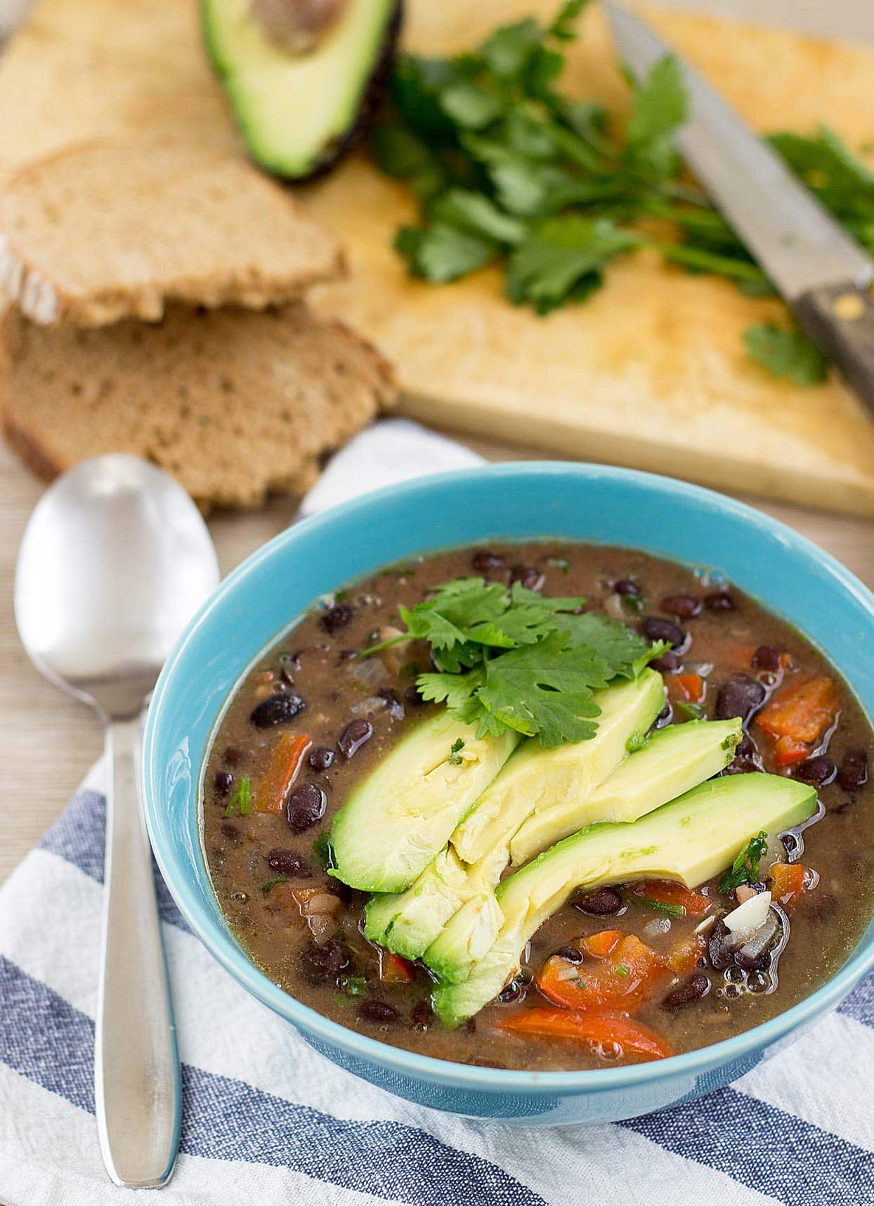 Mexican inspired Vegan Black Bean Soup. Ready in 20 minutes | #dinner #vegan | hurrythefoodup.com