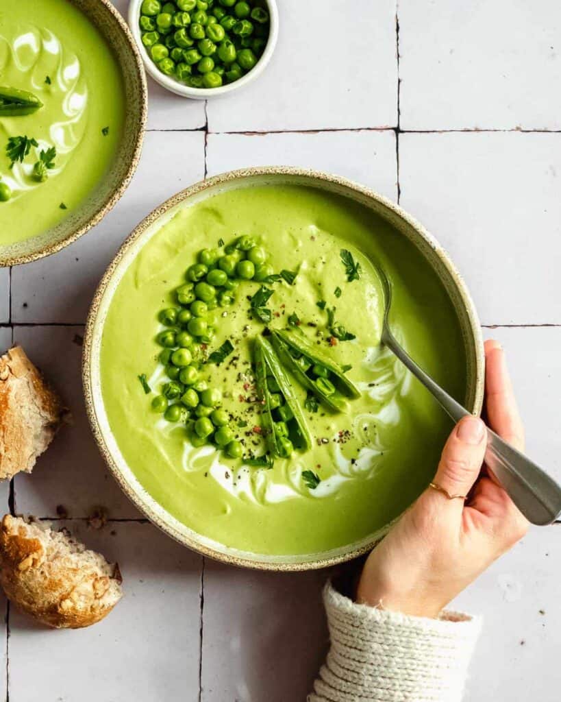 30 Healthy Vegetarian Lunch Ideas for Weight Loss - Broccoli Pea Soup | Hurry The Food Up