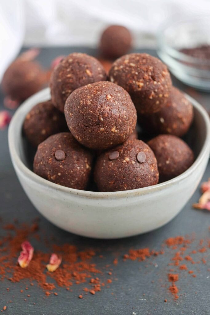 Chocolate Bliss Balls - Low Calorie Desserts under 100 Calories | Hurry The Food Up