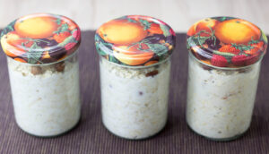 How To Make Overnight Oats in a Jar + 28 Tasty Overnight Oats Recipes #oats #breakfast | hurrythefoodup.com