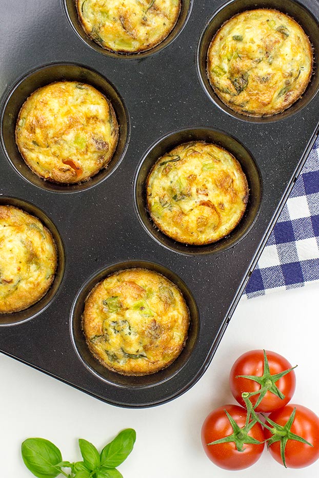 Italian-Style Breakfast Egg Muffins - Italian-Style Breakfast Egg muffins are baked in muffin slots #olive oil #basil | hurrythefoodup.com