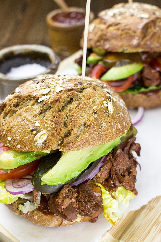 Jackfruit Burger – Vegetarian Pulled Pork BBQ – Jackfruit Burgers serving #cherry tomatoes #pickled gherkins | hurrythefoodup.com