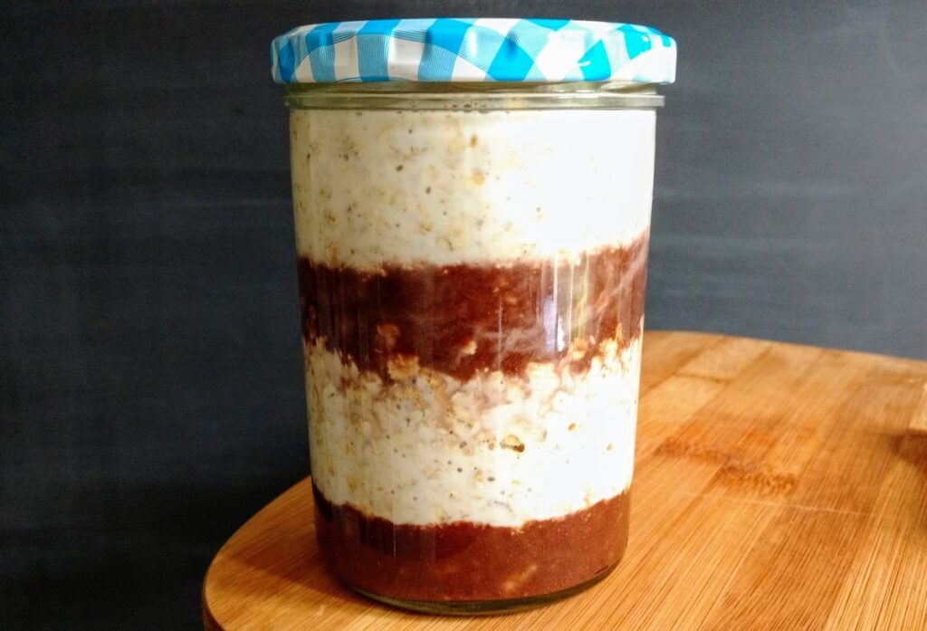 Overnight Oats "Chocolate Banana Bonkers" | hurrythefoodup.com