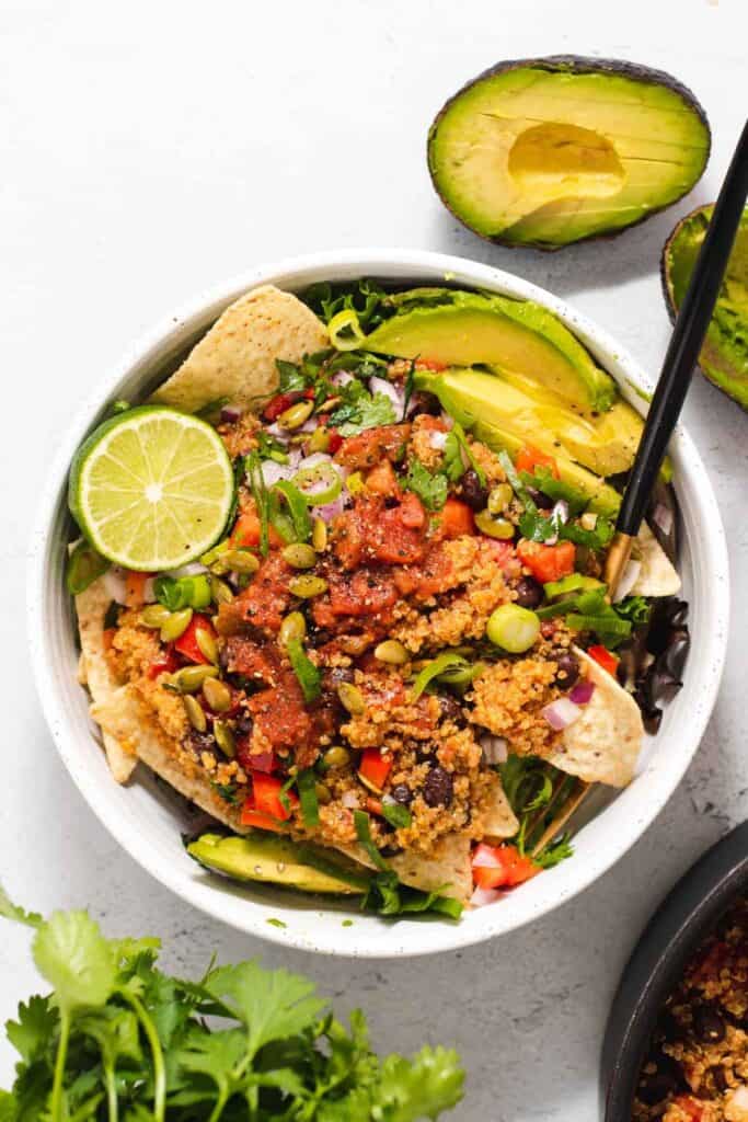 30 Healthy Vegetarian Lunch Ideas for Weight Loss - Quinoa Taco Salad | Hurry The Food Up