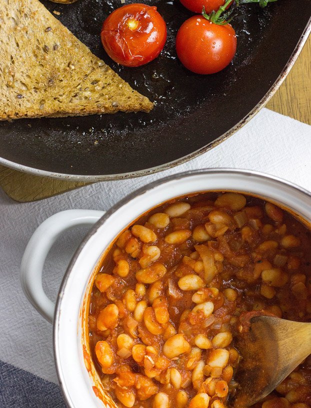 Vegetarian Baked Beans - ready in 15 minutes and taste just as good as Heinz! | hurrythefoodup.com